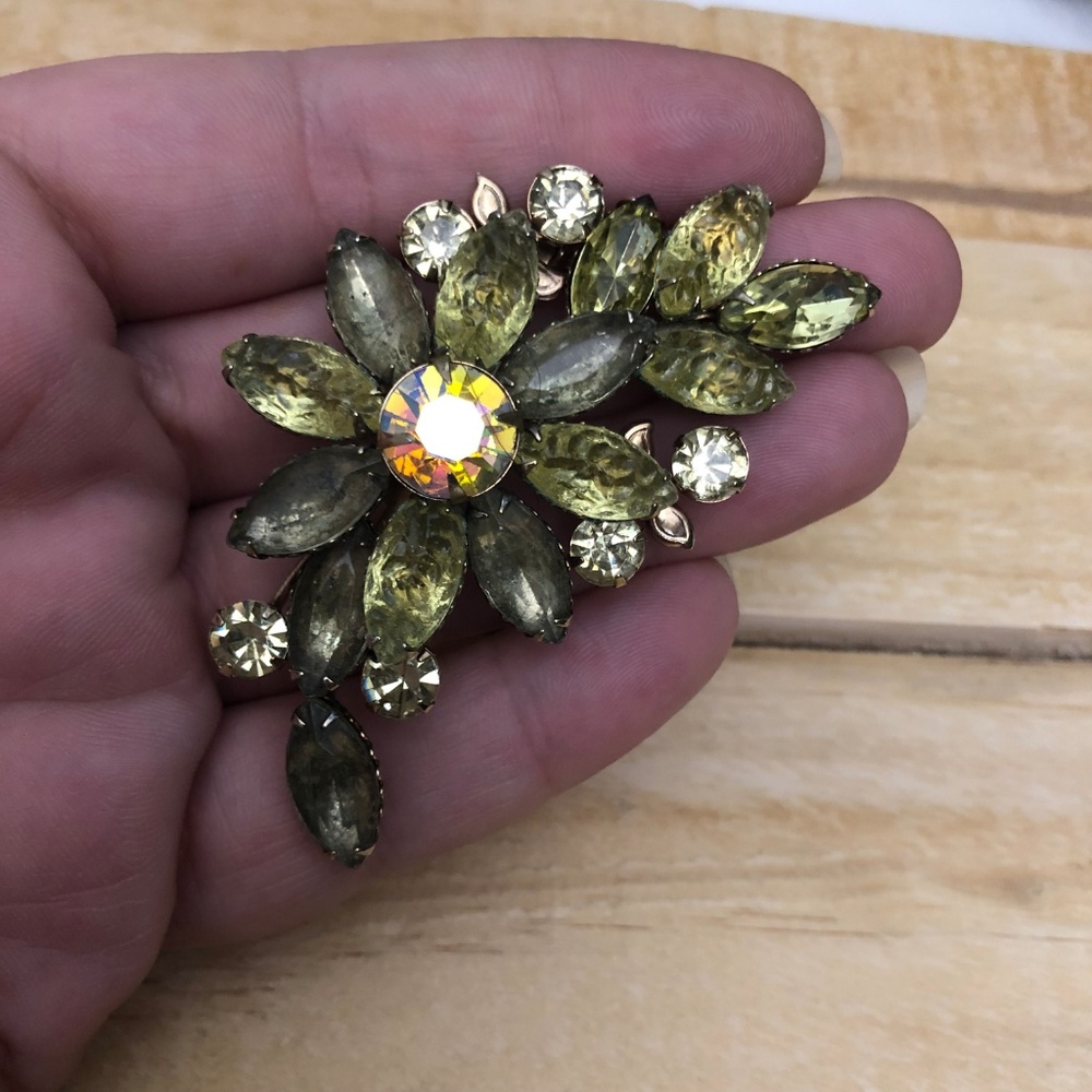 Vintage Floral Aurora Borealis Rhinestone Brooch - Picture 2 of 3